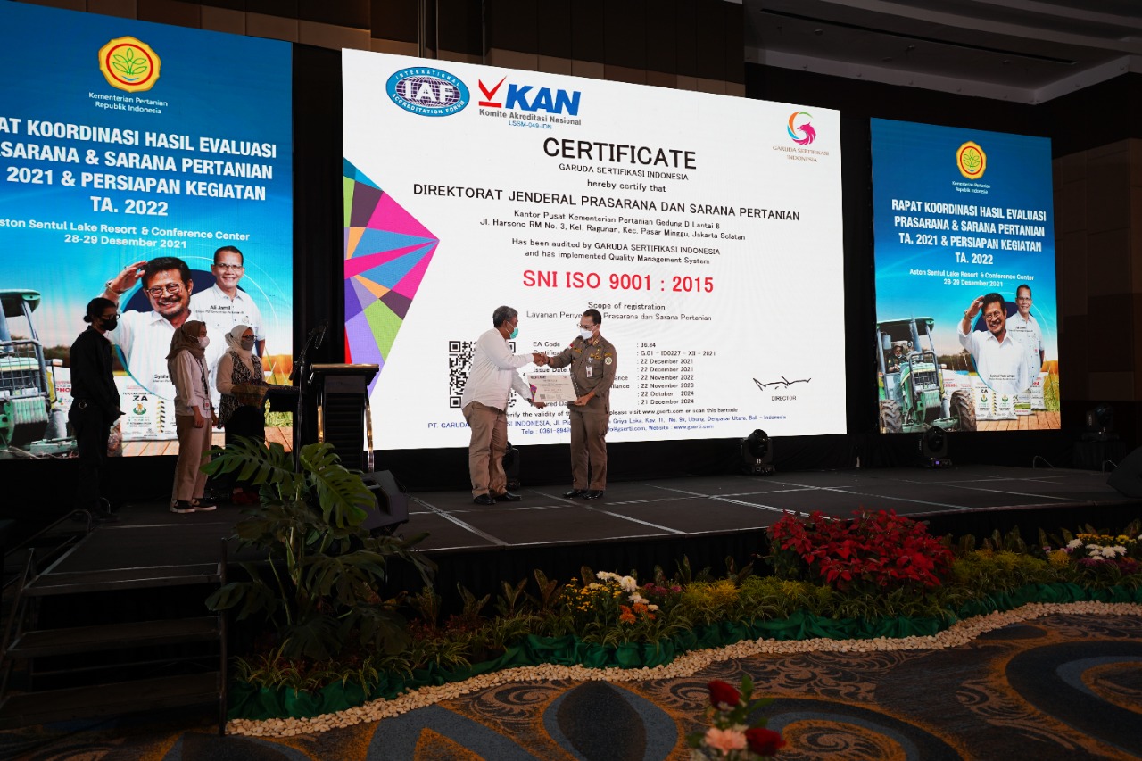 Penyerahan Sertifikat SNI ISO 9001:2015 Sistem Manajemen Mutu pada Direktorat Jenderal Prasarana dan Sarana Pertanian