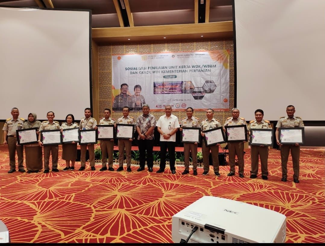 Penyerahan Sertifikat SNI ISO 9001:2015 Sistem Manajemen Mutu pada Badan Karantina Pertanian